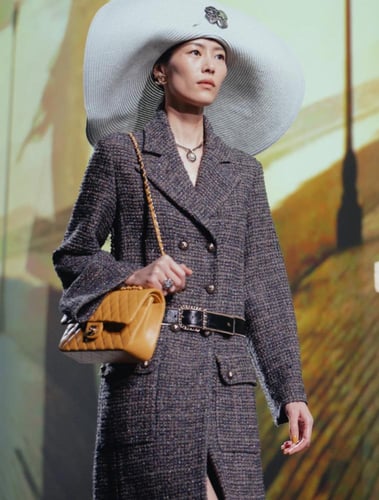 2024 حزام شانيل عريض جلد أسود ذهبي