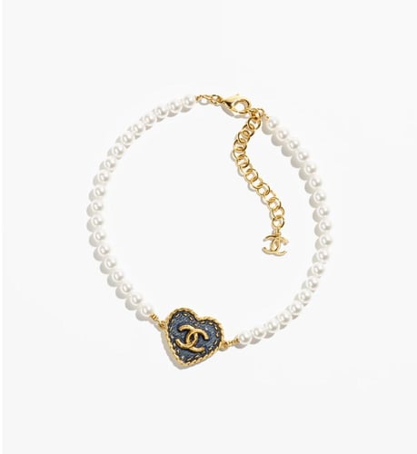 2024 قلادة شوكر لؤلؤ بلوقو شانيل الأسود