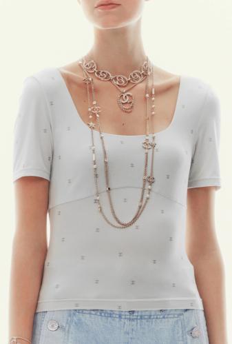 2024 قميص شانيل جيرسية فضي بأكمام قصيرة