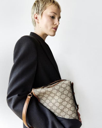 حقيبة غوتشي باكت GG EMBLEM صغيرة الحجم جداً