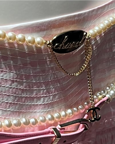 2024 قلادة شوكر لؤلؤ بلوقو شانيل معدن ذهبي