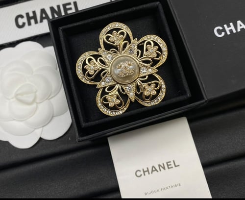 2024 اقراط شانيل بمشبك معدن لألئ زجاجية ذهبي