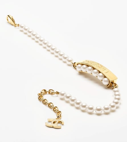 2024 قلادة شوكر لؤلؤ بشعار شانيل ذهبي لؤلؤي زجاجي