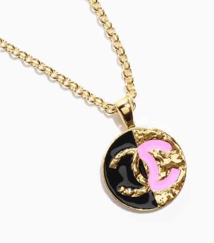 2024 قلادة شانيل ذهبي وردي دائرة