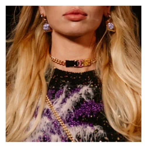 2024 قلادة شوكر بلوقو شانيل ذهبي أسود وردي