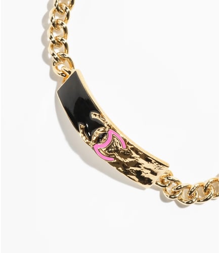 2024 قلادة شوكر بلوقو شانيل ذهبي أسود وردي