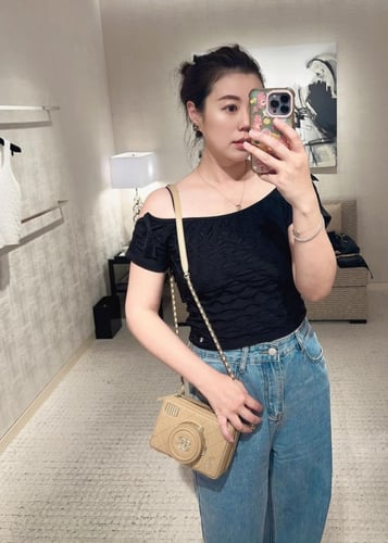 2024 توب شانيل بحلق واسع واكمال قصيرة صيفي اسود