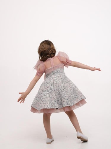 فستان ب وردة من الكتف