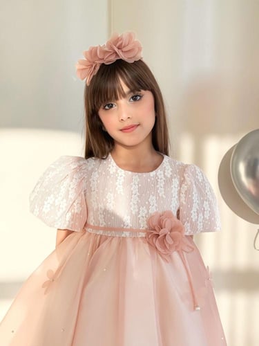 فستان دانتيل مع اورقنزا ، مع طوق وشنطه