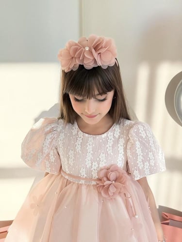 فستان دانتيل مع اورقنزا ، مع طوق وشنطه