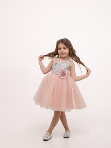 فستان بقصة أنيقة