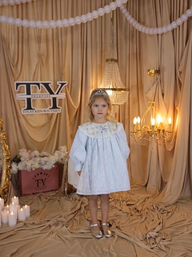 فستان مواليد ازرق فاتح بتفاصيل انيقه