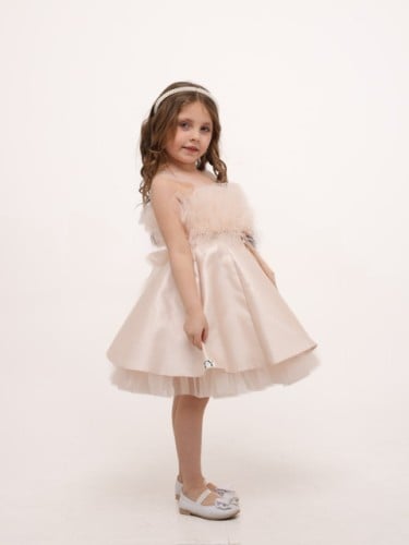 فستان وردي فاتح