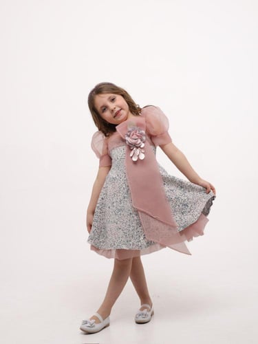 فستان ب وردة من الكتف