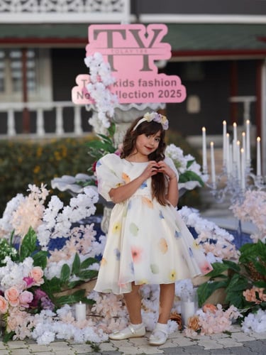 فستان بطبعات مميزه، مع طوق وشنطة