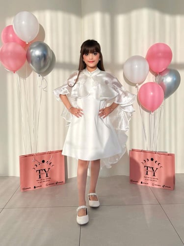 فستان ابيض مميز وانيق قطعتين