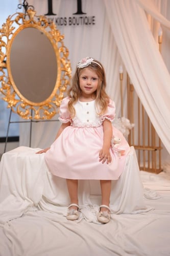 فستان مواليد وردي مع اكسسوار شعر