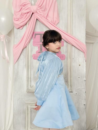 فستان سماوي باكسسوار بارز