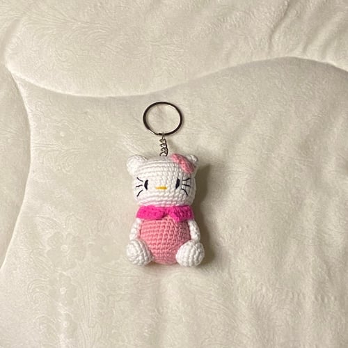 ميدالية كروشية هيلوكيتي