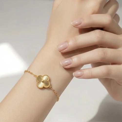 18-karat gold bracelet, weight 0.78 grams