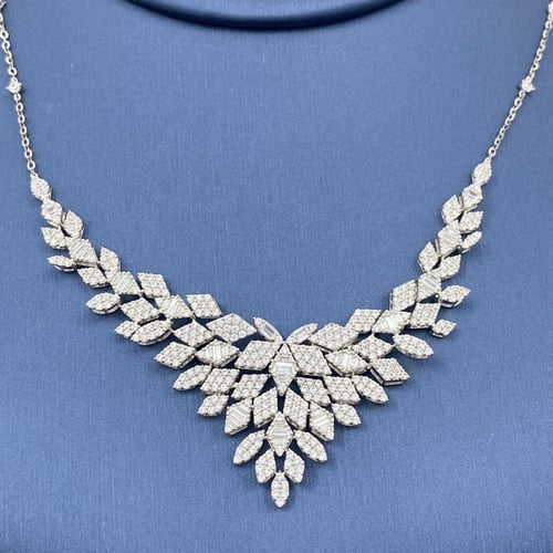 طقم ذهب ملكي عيار 18 وزن 16.26 جم يفيض جمالاً وفخا...