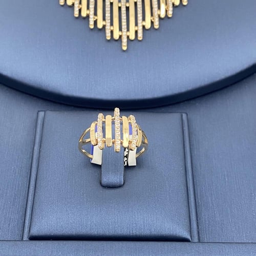 طقم ذهب عيار 18 الوزن 17.03 جرام