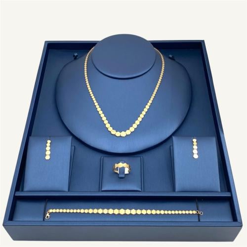 طقم ذهب عيار 18 الوزن 14.50 جرام