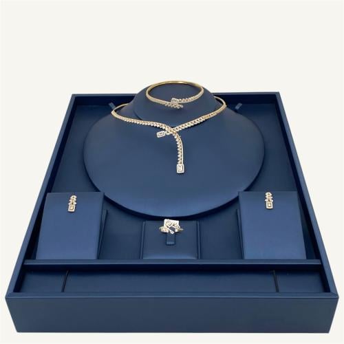 طقم طوق ذهب عيار 18 الوزن 22.95 جرام