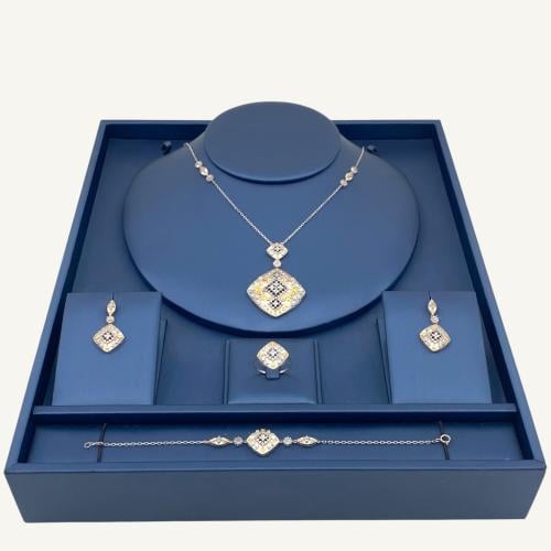 طقم ذهب عيار 18 الوزن 18.88 جرام