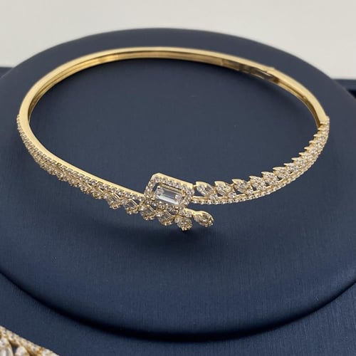 طقم طوق ذهب عيار 18 الوزن 22.95 جرام