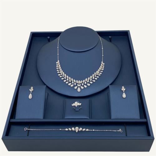 طقم ذهب عيار 18 الوزن 14.02 جرام