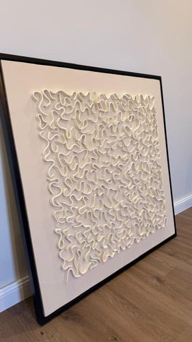 لوحة جبسيه ثلاثية الأبعاد بلون أوف وايت - خطوط منح...