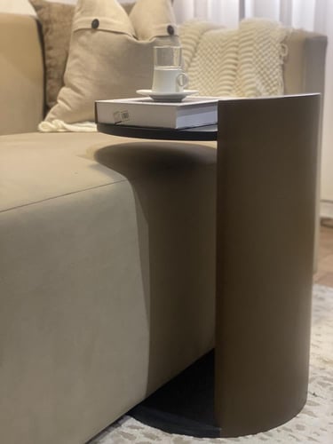 طاولة جانبية ، بسطح خشبي