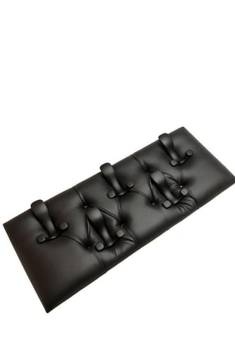 دولاب عبايات مبتكر مع باب للوحة جدارية