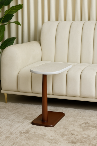 طاولة جانبية ، بسطح خشبي