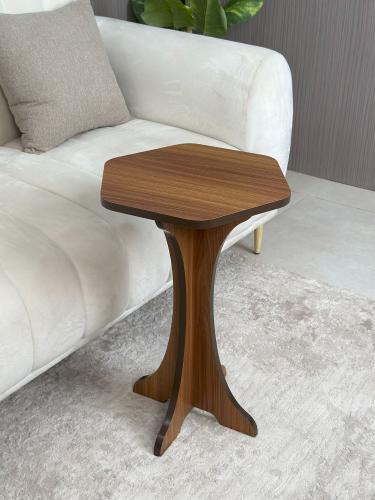 طاولة ديكور جانبية خشبية عصرية بجانب الأريكة بتصمي...