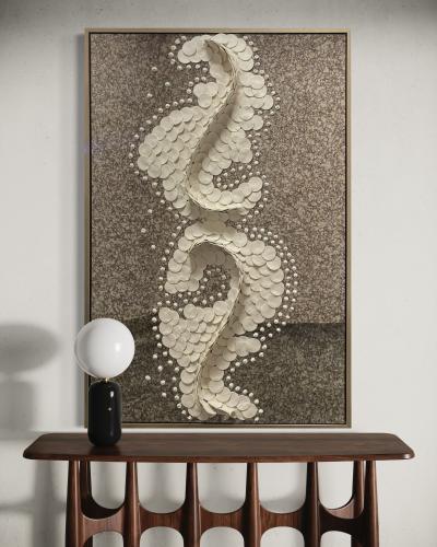 مرايا مؤطرة بزخارف من الجبس