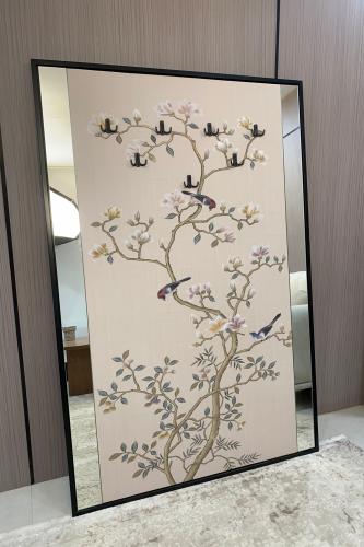 لوحة فنية مع مرايا وعلاقات