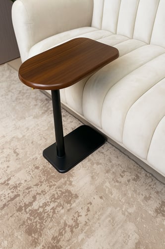 طاولة جانبية ، بسطح خشبي