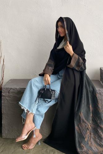 عباية سوداء بقماش كتان أمام والاكمام والخلف قماش ت...