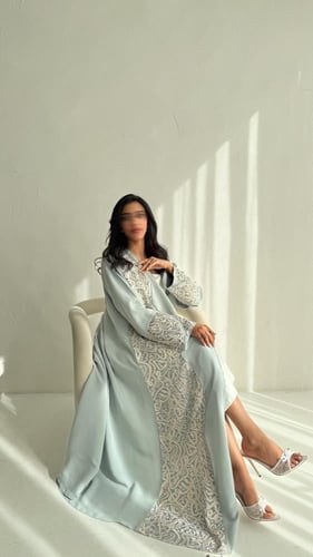 عباية كريب مغسول بقصّة نص كلوش – أناقة ناعمة بأربع...