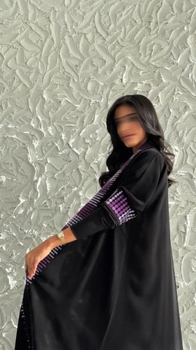 عباية كوبرا مطرزة م– تصميم نص كلوش بأكمام سترتش