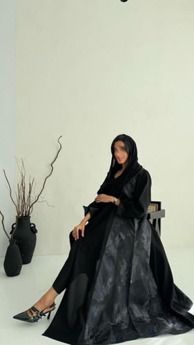 عباية كتان ومن الجوانب قماش ورقتز هندي مشجر بالاسو...