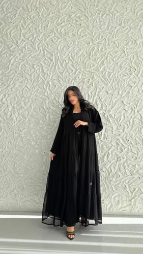 عباية طبقات شيفون مبطّنة – فخامة انسيابية