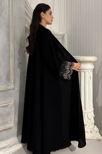 عباية سوداء ملكي كوري دبل كلوش بتطريز فاخر على الأ...