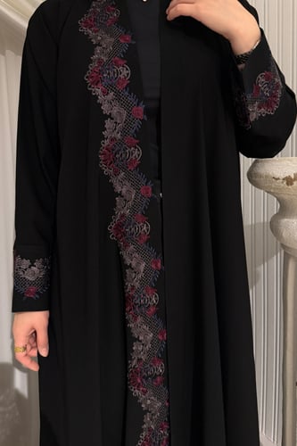 عباية بقماش كوبرا وقصة نص كلوش