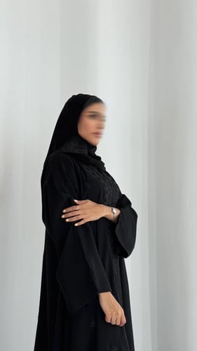 عباية كوبرا مطرزة دبل كلوش– فخامة تروى بخيوط الأنا...