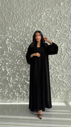 عباية ملكية مطرّزة – قماش كوري فاخر بقصّة دبل كلوش