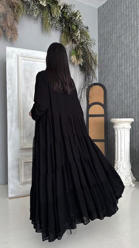 عباية شيفون مبطن بتطريز الأطراف اسود– قصة كلوش راق...
