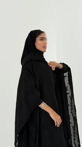 عباية شيفون مُشجّر مبطنة بكريب ملكي